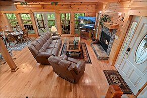 Elk Rapids On Cosby Creek 3 Bedroom Cabin
