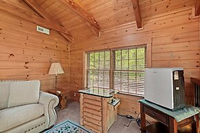 Elk Rapids On Cosby Creek 3 Bedroom Cabin