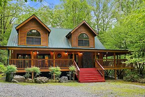 Elk Rapids On Cosby Creek 3 Bedroom Cabin
