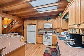 Elk Rapids On Cosby Creek 3 Bedroom Cabin