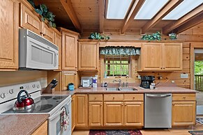 Elk Rapids On Cosby Creek 3 Bedroom Cabin