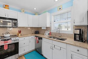 140 Barefoot Bungalow: 4br/2ba W/ Heated Pool! 4 Bedroom Home