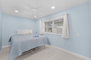 140 Barefoot Bungalow: 4br/2ba W/ Heated Pool! 4 Bedroom Home