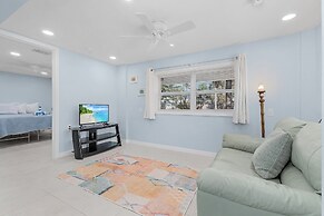 140 Barefoot Bungalow: 4br/2ba W/ Heated Pool! 4 Bedroom Home