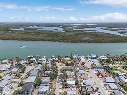 140 Barefoot Bungalow: 4br/2ba W/ Heated Pool! 4 Bedroom Home