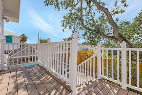 140 Barefoot Bungalow: 4br/2ba W/ Heated Pool! 4 Bedroom Home