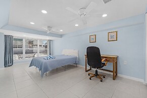 140 Barefoot Bungalow: 4br/2ba W/ Heated Pool! 4 Bedroom Home