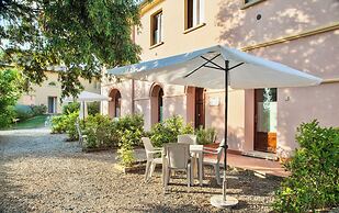 Resort with pool in Riparbella