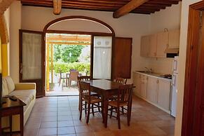 Resort with pool in Riparbella