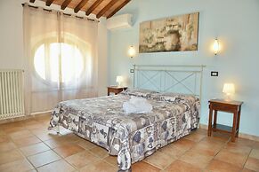 Resort with pool in Riparbella
