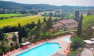 Resort with pool in Riparbella