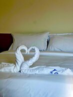 Queen's Hotel Service Apartment Salem