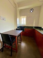 Queen's Hotel Service Apartment Salem