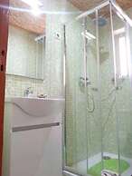 Huge 3 Bedrooms Balcony Flat for 8 pax