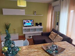 Huge 3 Bedrooms Balcony Flat for 8 pax