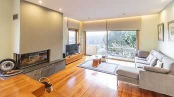 Gorgeous Villa Looking to Douro