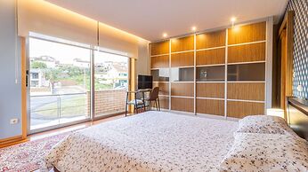 Gorgeous Villa Looking to Douro