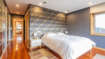 Gorgeous Villa Looking to Douro
