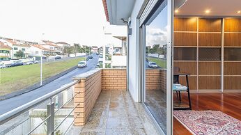 Gorgeous Villa Looking to Douro