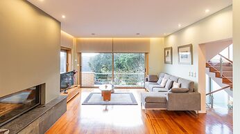 Gorgeous Villa Looking to Douro