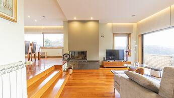 Gorgeous Villa Looking to Douro