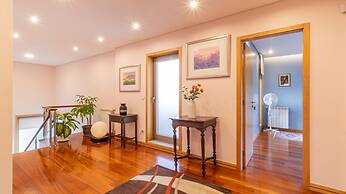 Gorgeous Villa Looking to Douro