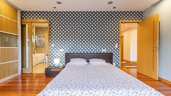 Gorgeous Villa Looking to Douro