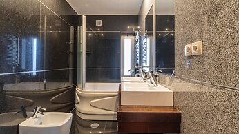 Gorgeous Villa Looking to Douro