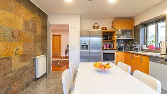 Gorgeous Villa Looking to Douro