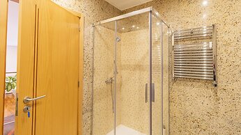 Gorgeous Villa Looking to Douro