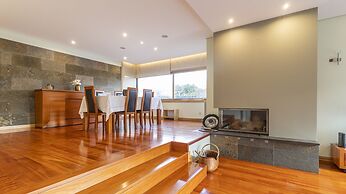 Gorgeous Villa Looking to Douro