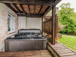 23 Valley Lodge With Hot Tub
