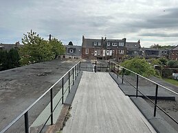 Central 3-bed Seaside Apartment - Sleeps 5