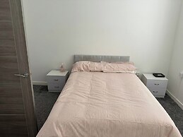 Central 3-bed Seaside Apartment - Sleeps 5