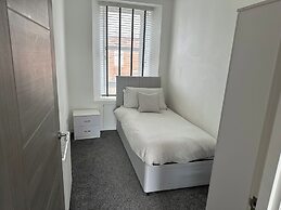 Central 3-bed Seaside Apartment - Sleeps 5