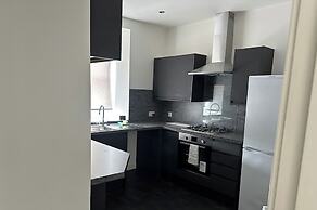 Central 3-bed Seaside Apartment - Sleeps 5