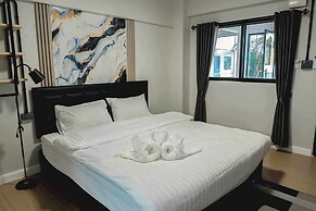 The Eight Chiang Rai