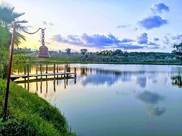Hobbiton LakeSide Resorts