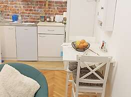 Charming Apartment With Terrace and Old Town View