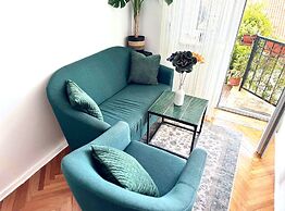 Charming Apartment With Terrace and Old Town View