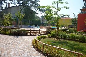 Comfortable Flat With Pool and Green Space