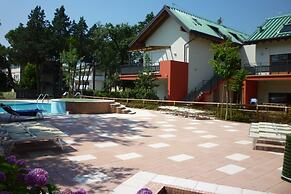 Comfortable Flat With Pool and Green Space