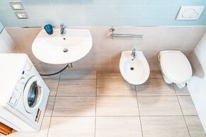 Comfortable Flat With Pool and Green Space