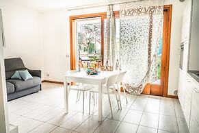 Comfortable Flat With Pool and Green Space