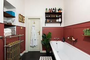 Premium 3 Bed 3 Bath Lounge Apartment