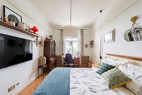 Premium 3 Bed 3 Bath Lounge Apartment