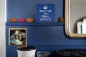 Premium 3 Bed 3 Bath Lounge Apartment