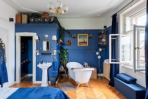 Premium 3 Bed 3 Bath Lounge Apartment