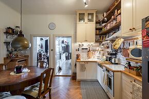 Premium 3 Bed 3 Bath Lounge Apartment