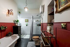 Premium 3 Bed 3 Bath Lounge Apartment